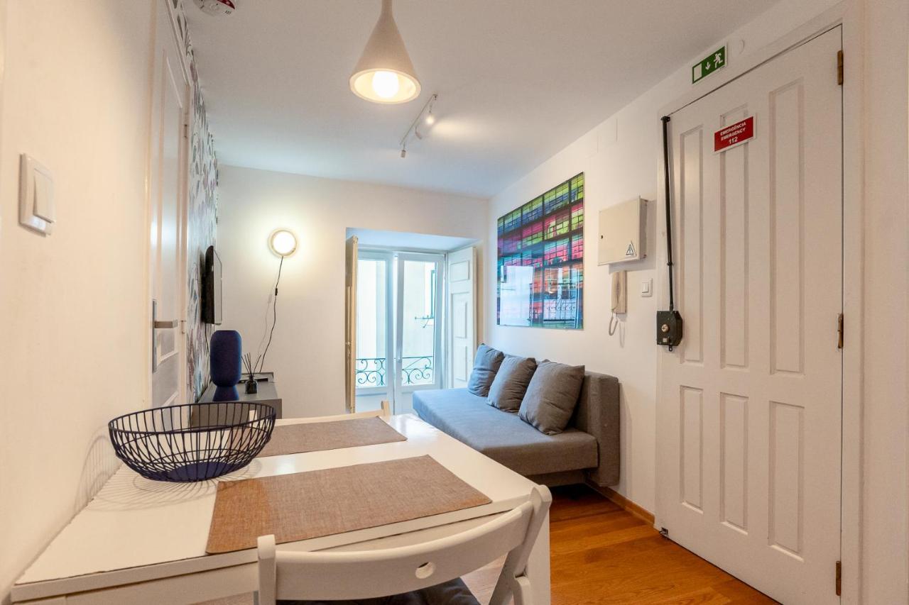 Contemporary Apartment In Chiado 3 ลิสบอน ภายนอก รูปภาพ