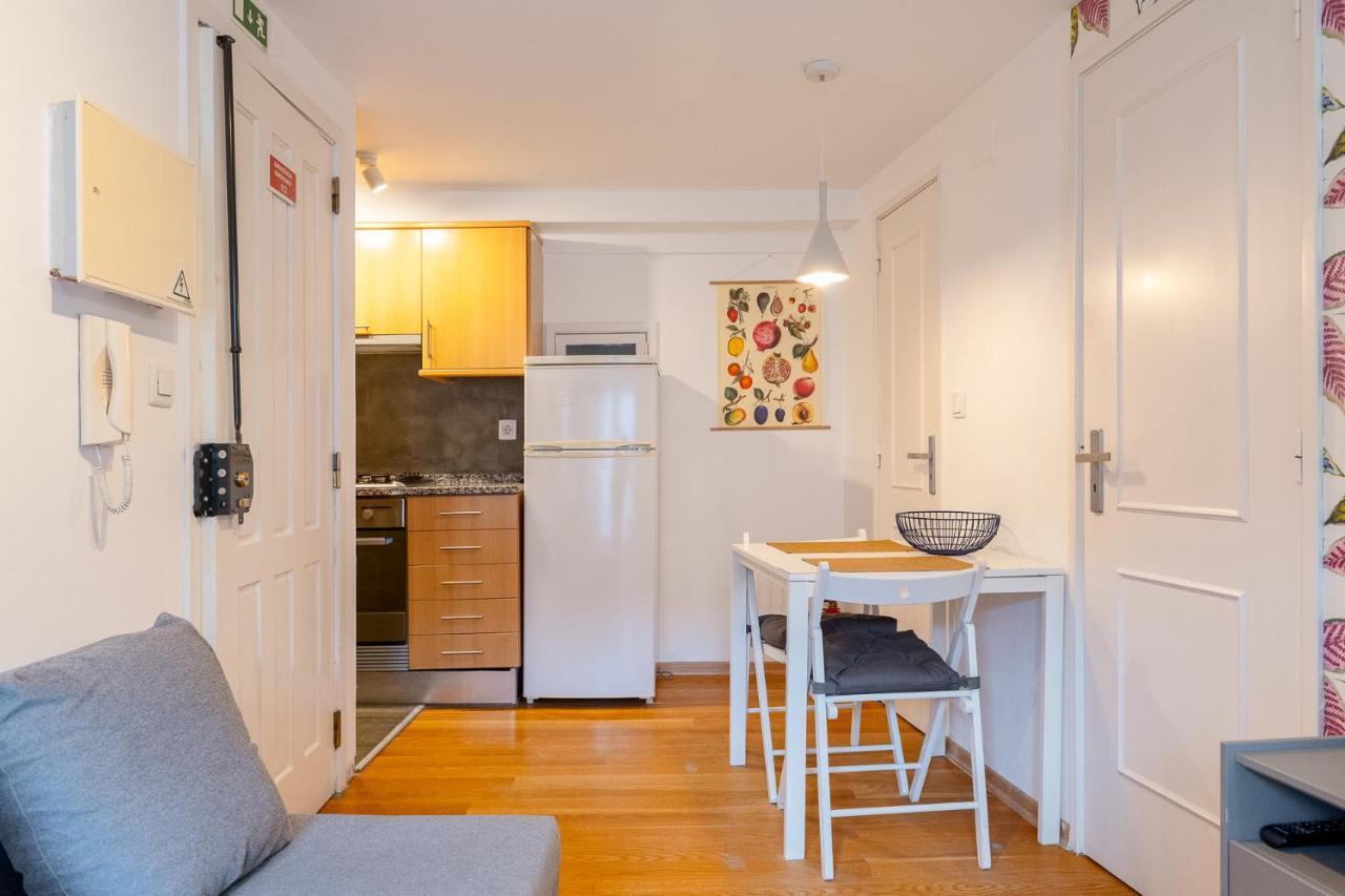 Contemporary Apartment In Chiado 3 ลิสบอน ภายนอก รูปภาพ