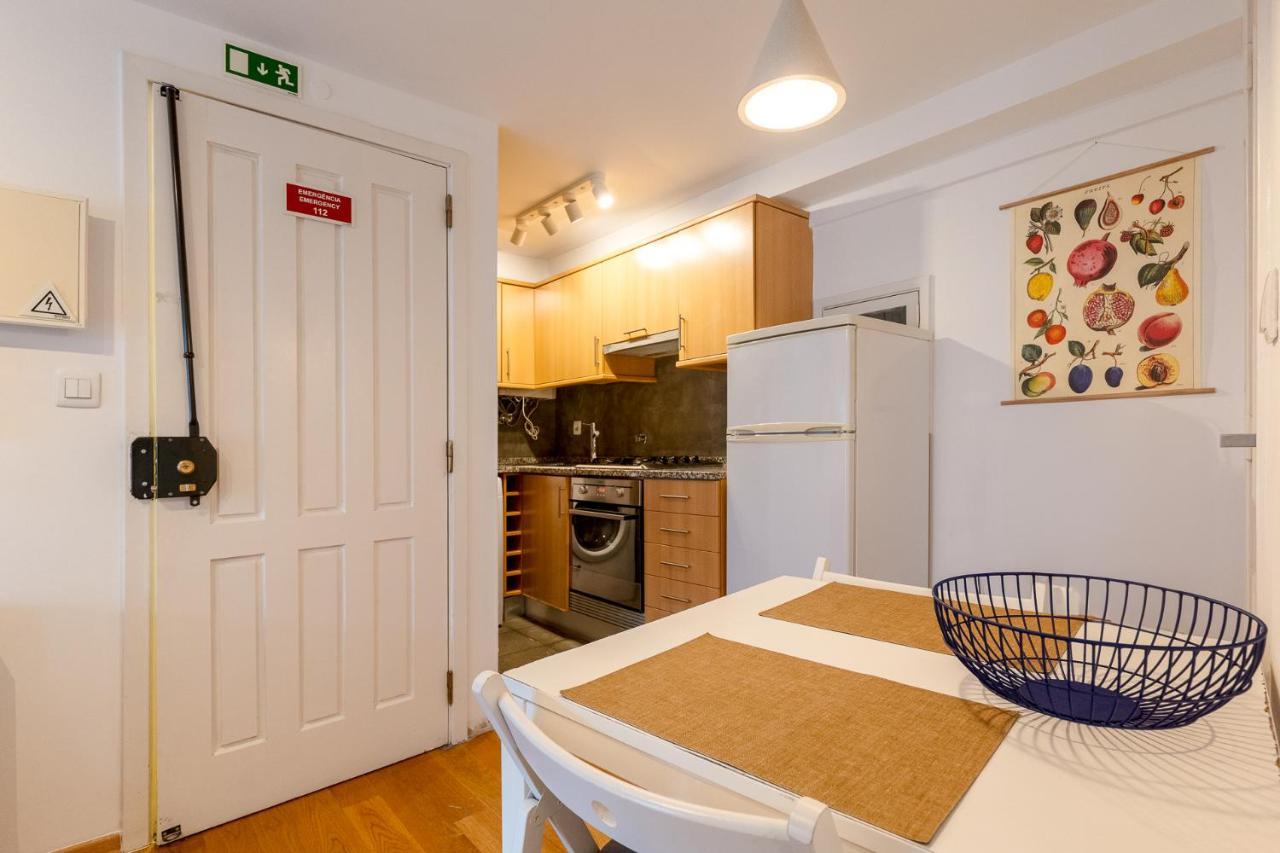 Contemporary Apartment In Chiado 3 ลิสบอน ภายนอก รูปภาพ