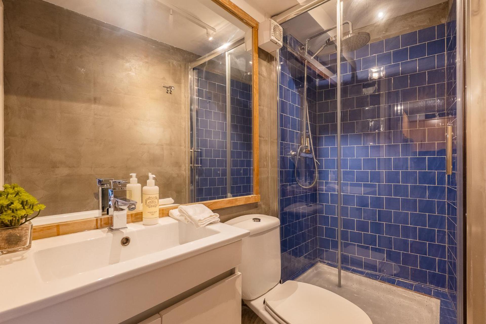 Contemporary Apartment In Chiado 3 ลิสบอน ภายนอก รูปภาพ
