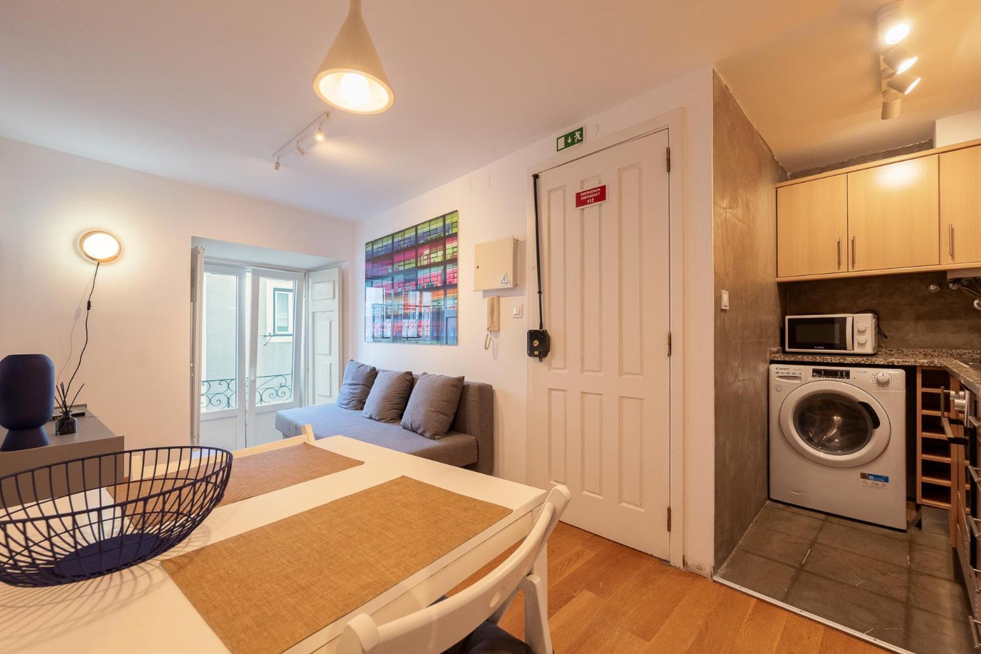 Contemporary Apartment In Chiado 3 ลิสบอน ภายนอก รูปภาพ